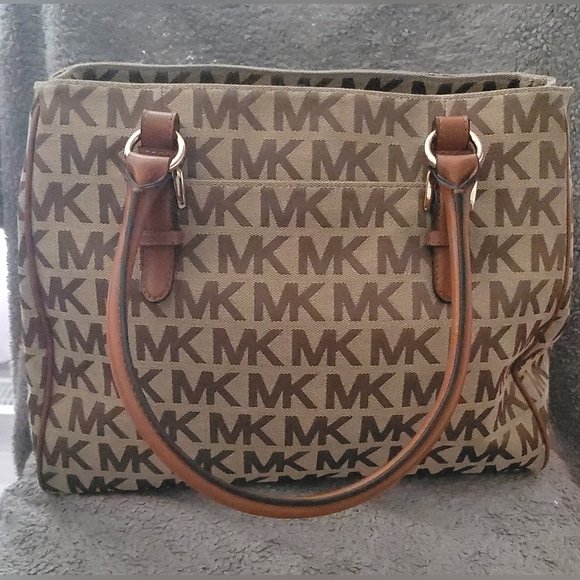 Michael Kors Jet Set Medium Work Tote or Purse Excellent condition - Picture 3 of 11